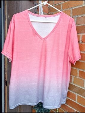Women's Ombre V-Neck Short Sleeve Tee - Pink to White